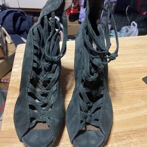B. Makowsky Dark Green Lace-Up Wedges
